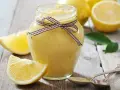 Tarro de lemon curd, perfecto para rellenar tartas, bizcochos o disfrutar sobre tostadas.