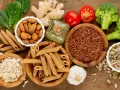 Alimentos como almendras, avena, brócoli y semillas son fuentes de fitoestrógenos naturales.