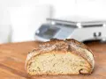 Pan artesanal de masa madre, perfecto para quienes buscan que pan no tiene gluten. Su corteza dorada y miga aireada invitan a probarlo.