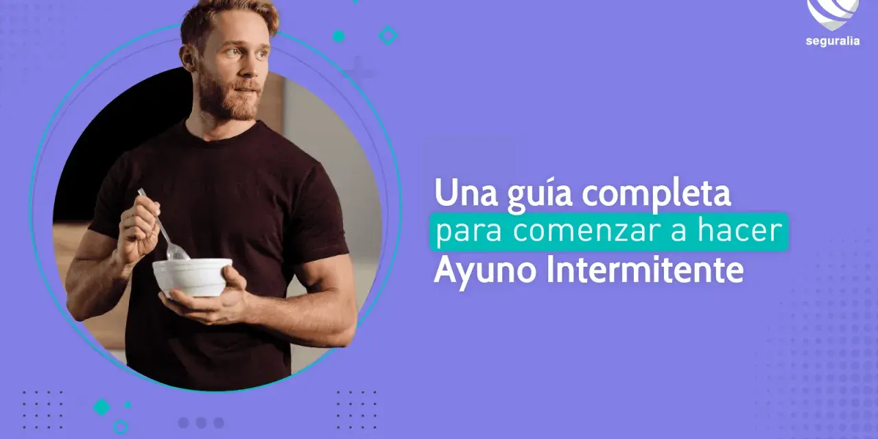 Hombre con tazón y cuchara, listo para su primera comida tras 17 horas de ayuno. Guía completa para Ayuno Intermitente.