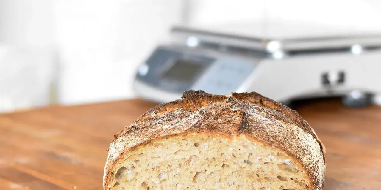 Pan artesanal de masa madre, perfecto para quienes buscan que pan no tiene gluten. Su corteza dorada y miga aireada invitan a probarlo.
