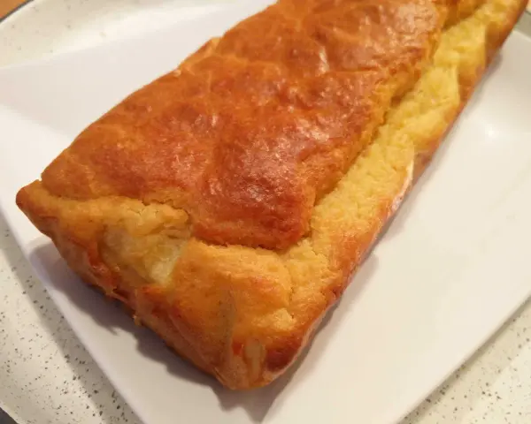 Bizcocho dorado y esponjoso, perfecto para un desayuno o merienda saludable. Este bizcocho con stevia es ideal para quienes cuidan su alimentación.