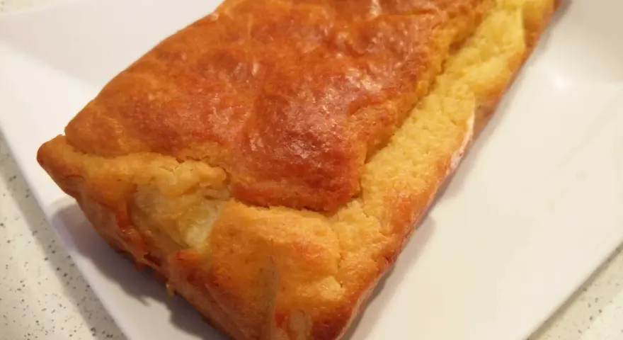 Bizcocho dorado y esponjoso, perfecto para un desayuno o merienda saludable. Este bizcocho con stevia es ideal para quienes cuidan su alimentación.