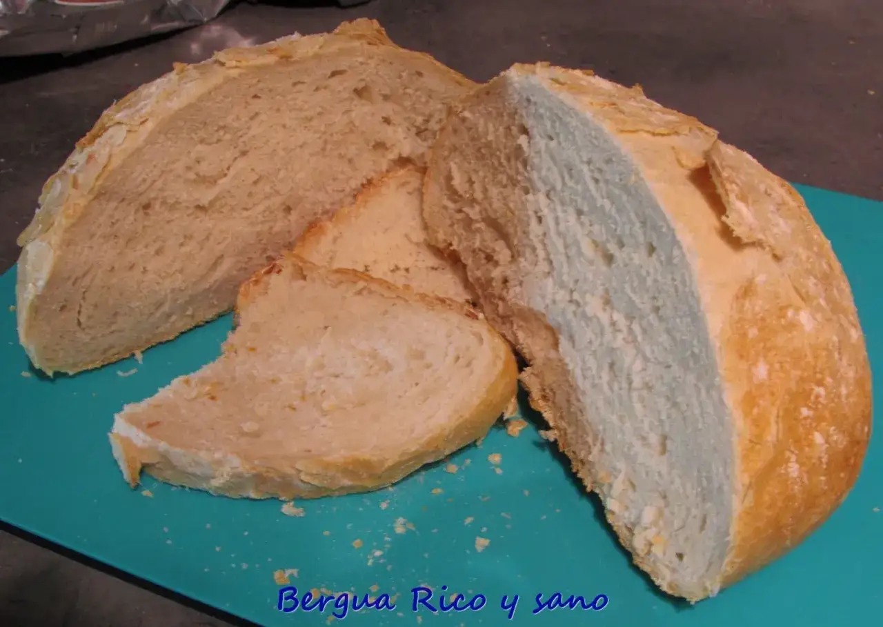 Pan casero con masa madre, corteza dorada y miga esponjosa. &iexcl;As&iacute; se hace pan con masa madre!